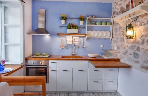 idhra House | BRAXOS A beautiful rocky place