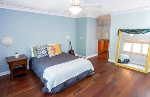Annapolis House | Brazilian Artsy Townhome with great location and outdoor amenities!