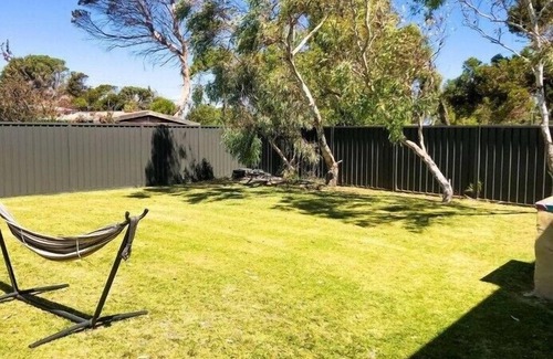 Lancelin House | Break-A-Way - Delightfully colourful & spacious