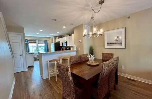 Bermuda Bay Condo | Break Time 3 BR, 3.5 Bath, Mini-Waterpark, Pool, Gym, Linens Provided Sleeps 7