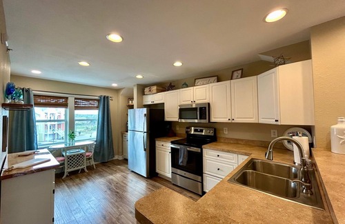 Bermuda Bay Condo | Break Time 3 BR, 3.5 Bath, Mini-Waterpark, Pool, Gym, Linens Provided Sleeps 7