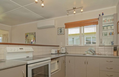 Tairua Cottage | Breakaway - Tairua Bach