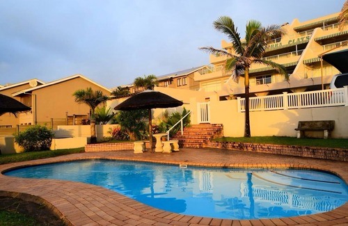 Manaba Beach Apartment | Breaker views on Manaba's main beach.