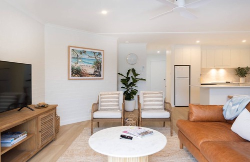 Mollymook House | Breakers 5 - Beautifully renovated apartment just a stones throw from the beach
