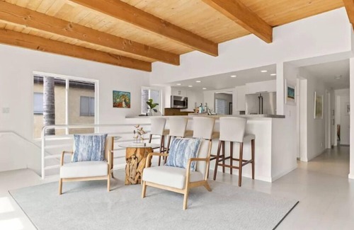 Ventura House | Breakers by the Beach - 1 minute walk to beach