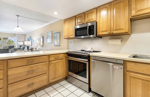 Sanibel Condo | Breakers West B6 *14 Night Minimum Jan - April, 4 Night minimum May - Dec*