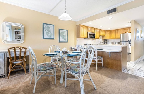 Sanibel Condo | Breakers West B6 *14 Night Minimum Jan - April, 4 Night minimum May - Dec*