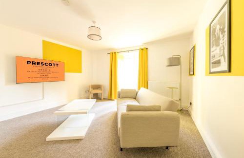 Bristol Apartment | Breakfast at Tiffany's Theme-FREE PARKING by Prescott Apartments