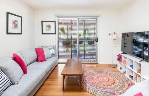 South Durras Apartment | Breakfast, linen and beach towels included