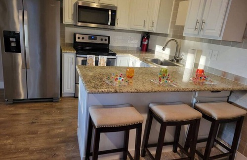 Bonney Lake House | Breakfast w/View-Game Room-7 Beds-A/C-Lake & Ski