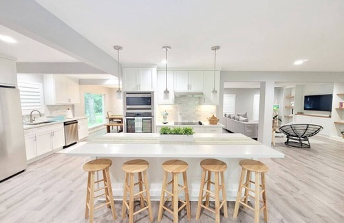 Conroe House | Breakfast with a View with BBQ Firepit Golf Course