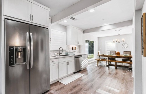 Conroe House | Breakfast with a View with BBQ Firepit Golf Course