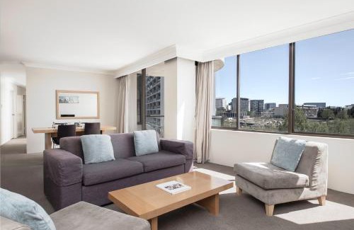 City West Apartment | BreakFree Capital Tower Apartments