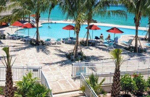 South Bimini Apartment | Breath taking OCEAN FRONT 5L Bimini Cove just steps from pool & Tiki bar