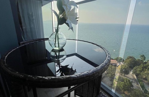 Pratumnak Hill Condo | Breath Taking Sea View - Luxury Living