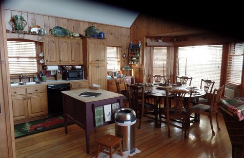 Roan Mountain Cabin | Breath Taking View of the Highlands of the Roan with Hot Tub and Pool Table