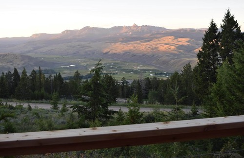 Dubois Cabin | Breath Taking Views-Near Yellowstone New Hot Tub. Just off Union Pass!