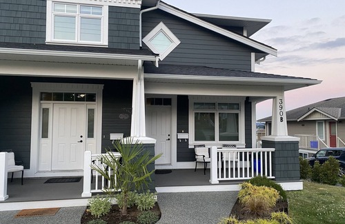 Regional District of Nanaimo House | Breath Taking Views of Nanaimo's Harbour Front! From Sea Planes to BC Ferries.