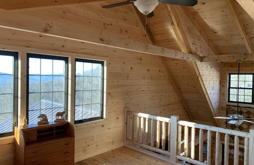 Rock Harbor Cabin | Breathtaking 4 BDR Mountain Lake Retreat