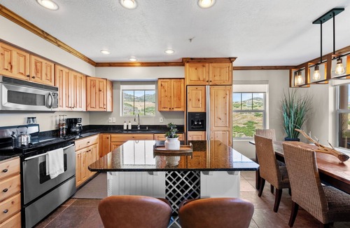 Park City Condo | Breathtaking Balcony Lake View, Fireplace, Hot Tub, Near Park City & Deer Valley