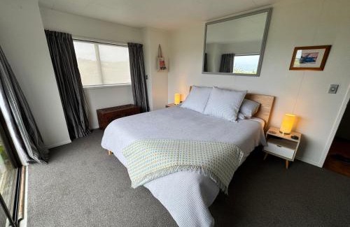 Cable Bay House | Breathtaking Bay Views & Walk to Coopers Beach