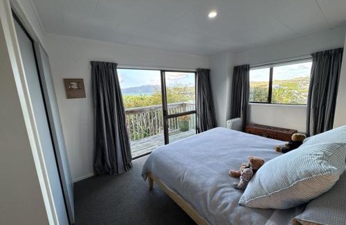 Cable Bay House | Breathtaking Bay Views & Walk to Coopers Beach