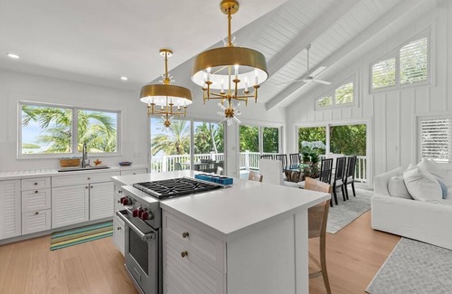 Venetian Shores House | Breathtaking Bayfront Retreat in Venetian Shores