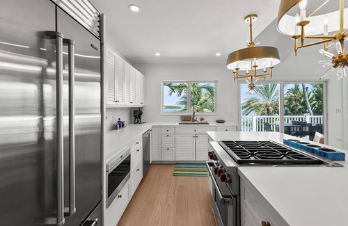 Venetian Shores House | Breathtaking Bayfront Retreat in Venetian Shores