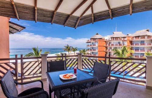 San Pedro Mixtepec Condo | Breathtaking Beachfront Condo with luxurious amenities!