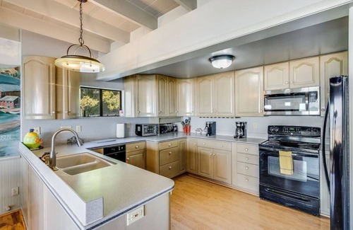 Rio del Mar House | Breathtaking Beach Front House - Steps to the Sand