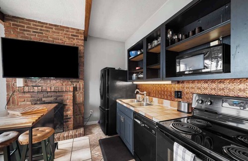 Mount Washington Apartment | Breathtaking City View - 1 Bed -Stylish & Serene