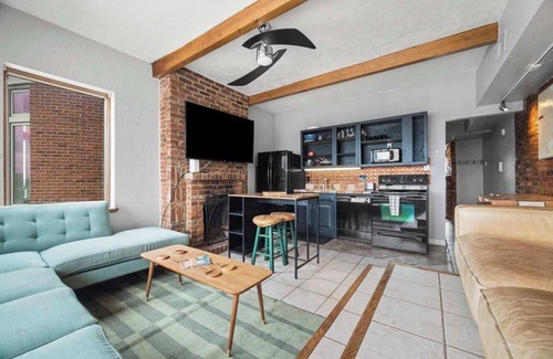 Mount Washington Apartment | Breathtaking City View - 1 Bed -Stylish & Serene