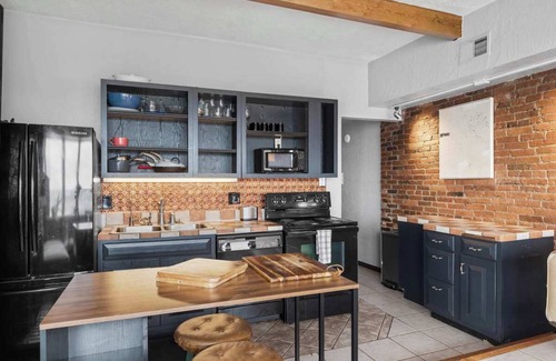 Mount Washington Apartment | Breathtaking City View - 1 Bed -Stylish & Serene