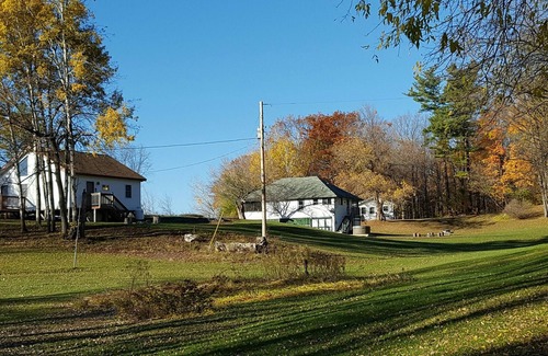 Moriah Center Cottage | Breathtaking Cottage On Beautiful Historic Lake Champlain! Great fishing access!