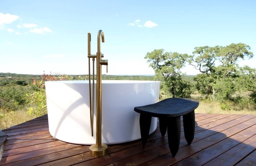 Fischer Cabin | Breathtaking Dome with Spectacular Outdoor Living and Chic Elegant Interior in Texas