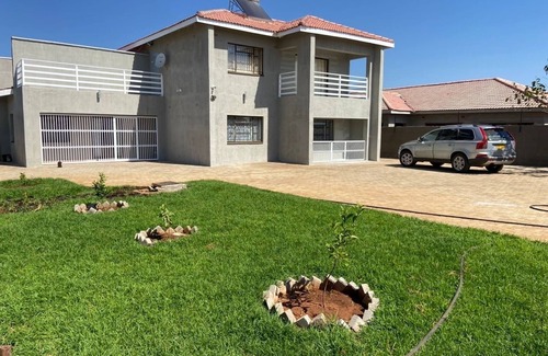 Bulawayo House | Breathtaking modern home for holiday makers, business and romantic gateways!