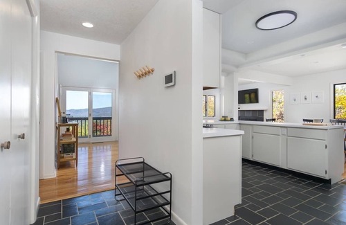 Fairview House | Breathtaking Mountain Views - 20 Min to Asheville