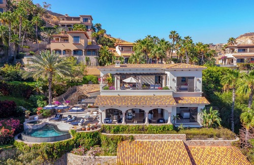 Palmilla Villa | Breathtaking Villa w/Chef, Butler, & Steps From Swimmable Beach in Del Mar