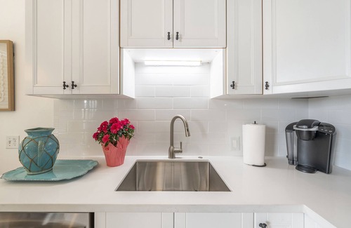 Hermosa Beach Apartment | Breathtaking Oceanfront Accomm.: "Best in Class" Recipient for Vacation Rentals