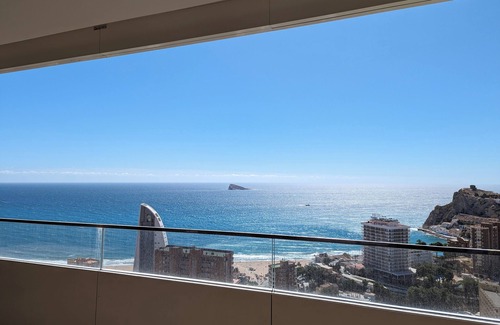 Cala Apartment | Breathtaking Ocean Views from the 27th floor