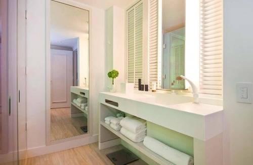 Nassau Hotel | Breathtaking Ocean View with Balcony | Baha Bay Access
