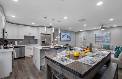 Terrace Park House | Breathtaking & Renovated Tampa Heated Pool House