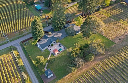 Occidental House | Breathtaking Sonoma Country Vineyard Getaway