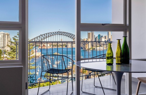 Lavender Bay Apartment | Breathtaking Sydney Harbour Views from Stylish Harbourside Studio