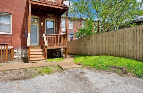 Shaw House | Breathtaking Unit in Shaw - 4 Queen beds 1E