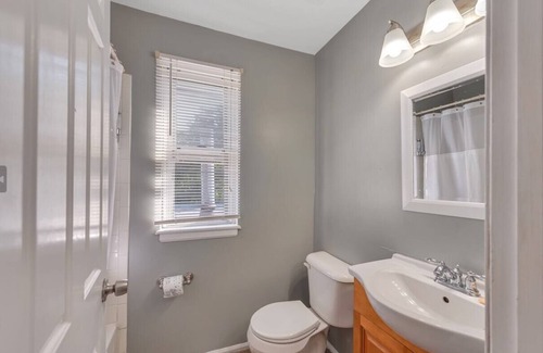 Shaw House | Breathtaking Unit in Shaw, 8 Queen beds - 2w