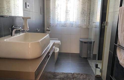 Torre del Greco House | Breathtaking views of Capri, Sorrento and Naples await you. Great location