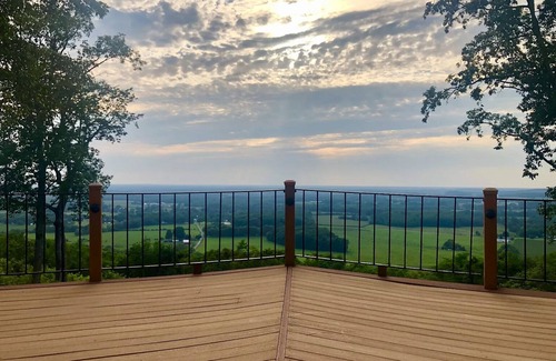 Pelham Cabin | Breathtaking View of Pelham!