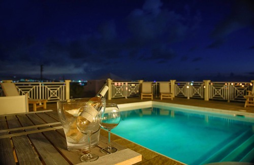 The Valley Villa | Breathtaking Views - Minutes From Many Beaches - Family-Friendly Villa