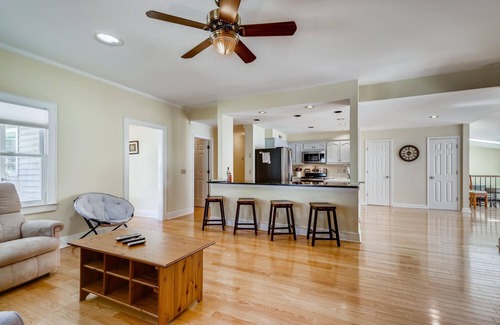 Denver House | BREATHTAKING VIEWS AT NORMANDY BREEZE!